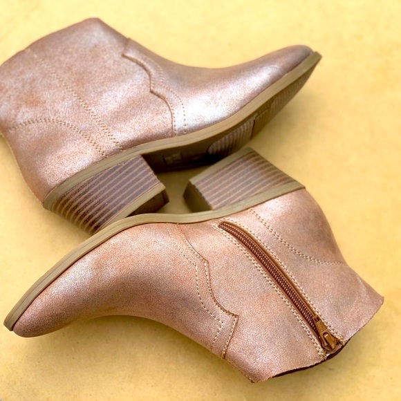 Women’s Metallic Fashion Style Western Boots Shoe - Picture 10 of 14